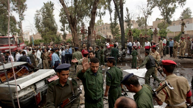 APTOPIX Mideast Yemen_Bake.jpg